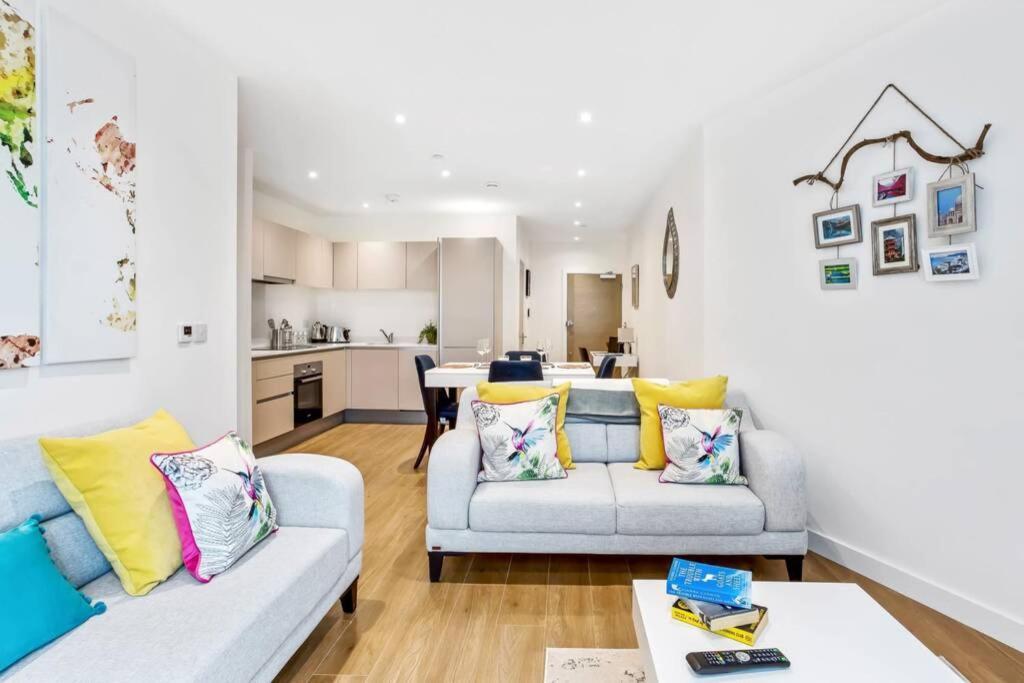 ブラックネルStunning 2 Bed/2 Bath In Town Centre & Parking!アパートメント エクステリア 写真