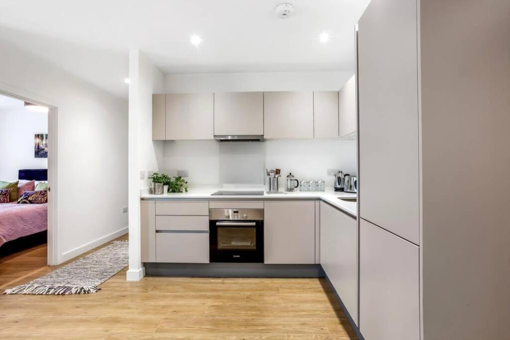 ブラックネルStunning 2 Bed/2 Bath In Town Centre & Parking!アパートメント エクステリア 写真