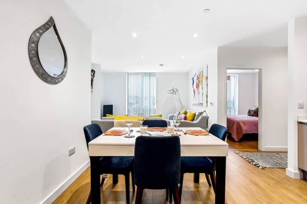 ブラックネルStunning 2 Bed/2 Bath In Town Centre & Parking!アパートメント エクステリア 写真