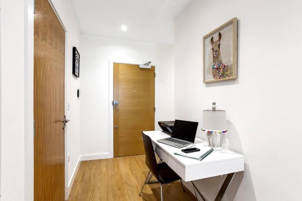 ブラックネルStunning 2 Bed/2 Bath In Town Centre & Parking!アパートメント エクステリア 写真