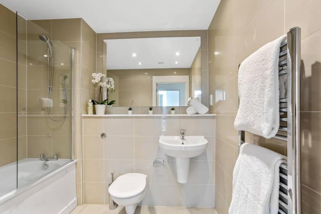 ブラックネルStunning 2 Bed/2 Bath In Town Centre & Parking!アパートメント エクステリア 写真